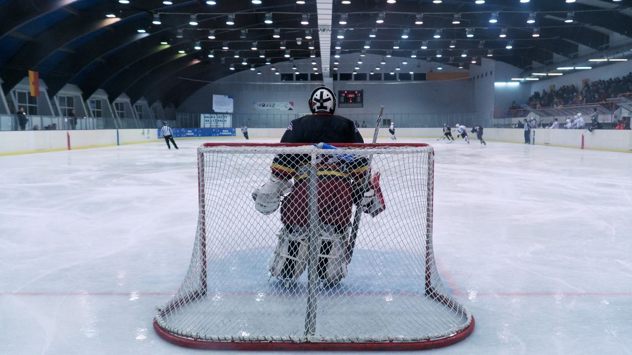 how-much-does-goalie-gear-weigh-hockey-castle